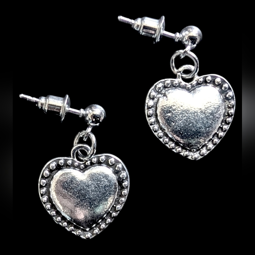 ⭐NWT Goth Boho Silver Vintage Style Dangly Heart Earrings